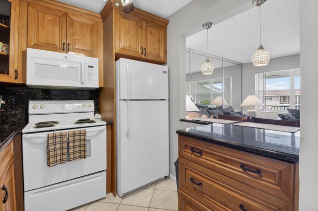 770 Horizons E 311, Boynton Beach, FL 33435