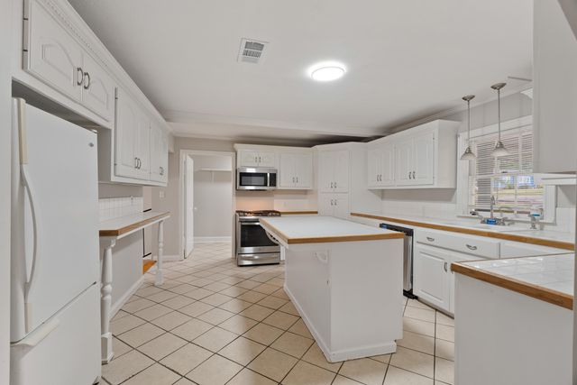 1902 Camp St., Hattiesburg, MS 39401