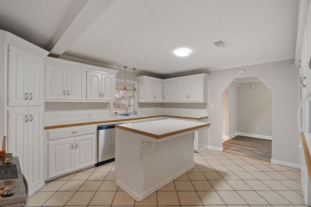 1902 Camp St., Hattiesburg, MS 39401