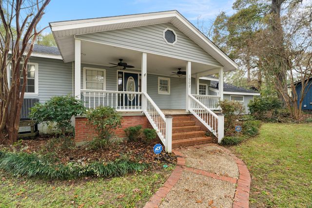 1902 Camp St., Hattiesburg, MS 39401