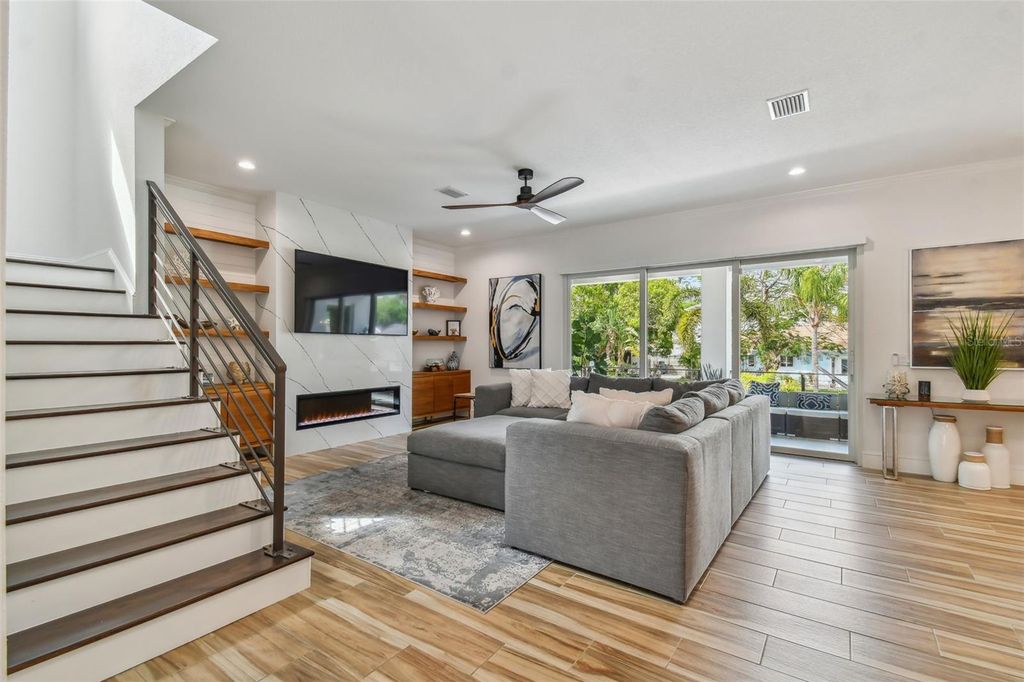 Image 12 of property listing at 4835 W BAY VILLA AVENUE, Tampa, FL 33611