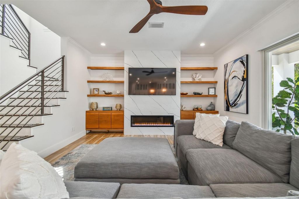 Image 13 of property listing at 4835 W BAY VILLA AVENUE, Tampa, FL 33611
