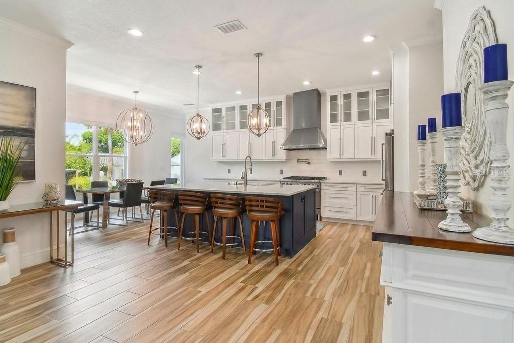 Image 15 of property listing at 4835 W BAY VILLA AVENUE, Tampa, FL 33611