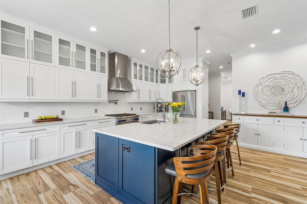 Image 20 of property listing at 4835 W BAY VILLA AVENUE, Tampa, FL 33611