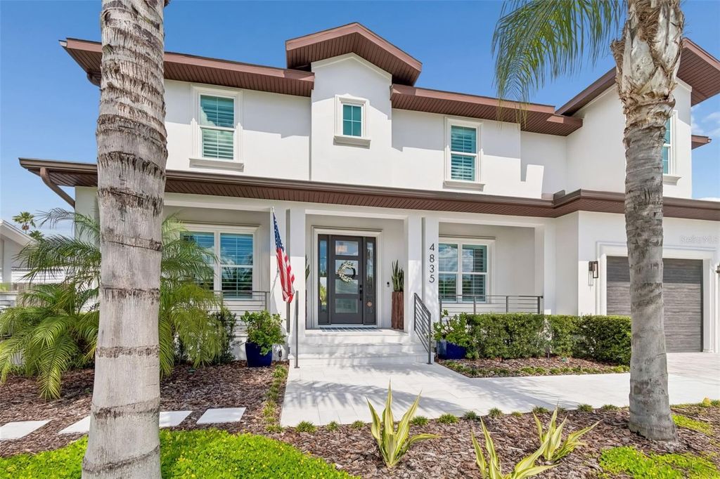 Image 3 of property listing at 4835 W BAY VILLA AVENUE, Tampa, FL 33611