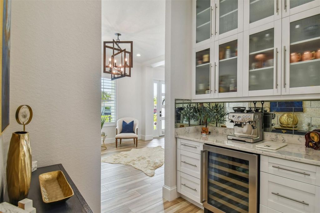 Image 21 of property listing at 4835 W BAY VILLA AVENUE, Tampa, FL 33611