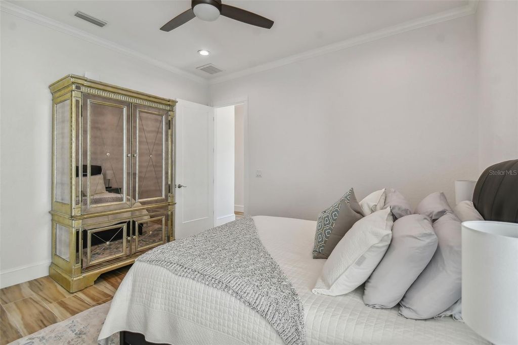 Image 26 of property listing at 4835 W BAY VILLA AVENUE, Tampa, FL 33611