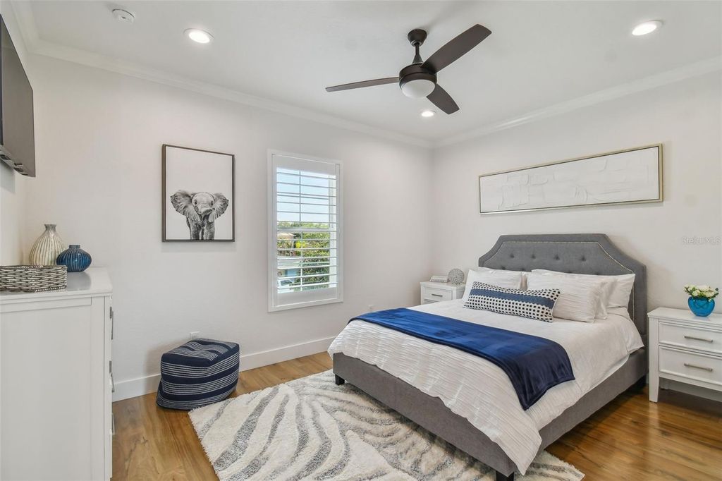 Image 31 of property listing at 4835 W BAY VILLA AVENUE, Tampa, FL 33611