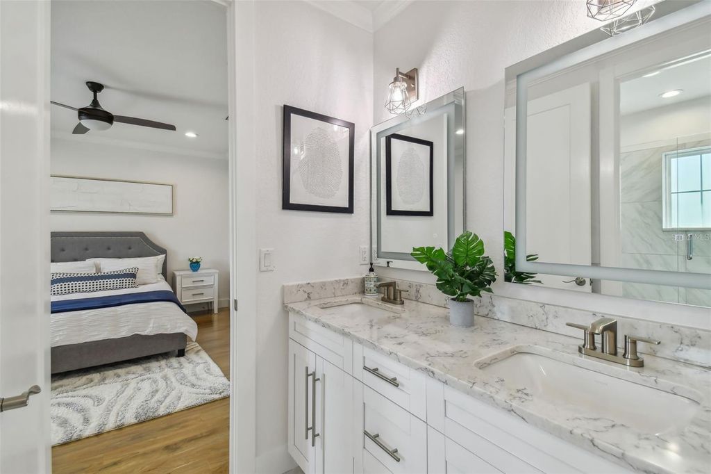 Image 32 of property listing at 4835 W BAY VILLA AVENUE, Tampa, FL 33611
