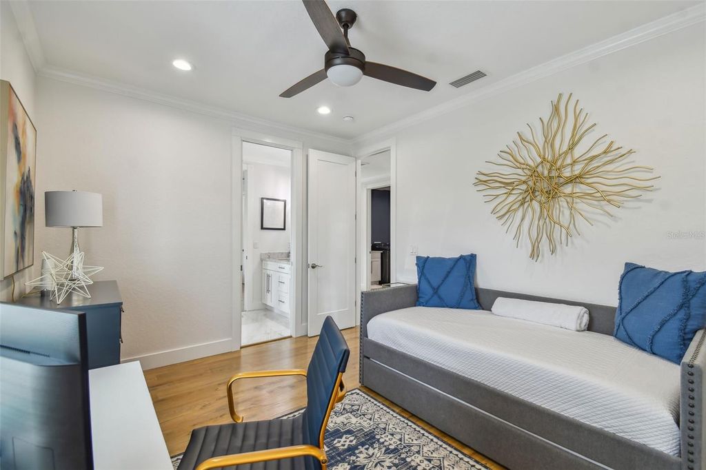 Image 35 of property listing at 4835 W BAY VILLA AVENUE, Tampa, FL 33611
