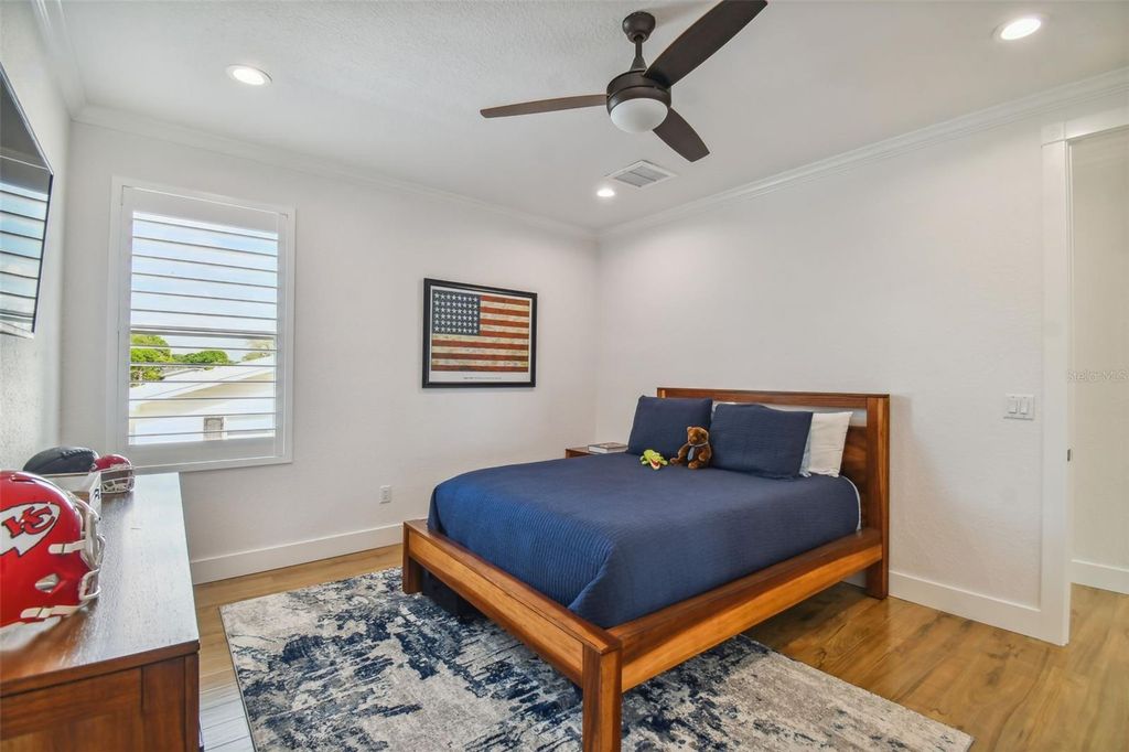 Image 36 of property listing at 4835 W BAY VILLA AVENUE, Tampa, FL 33611