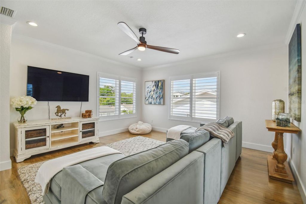 Image 39 of property listing at 4835 W BAY VILLA AVENUE, Tampa, FL 33611