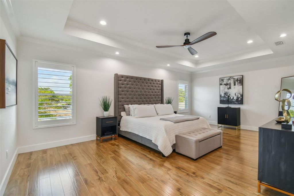 Image 41 of property listing at 4835 W BAY VILLA AVENUE, Tampa, FL 33611