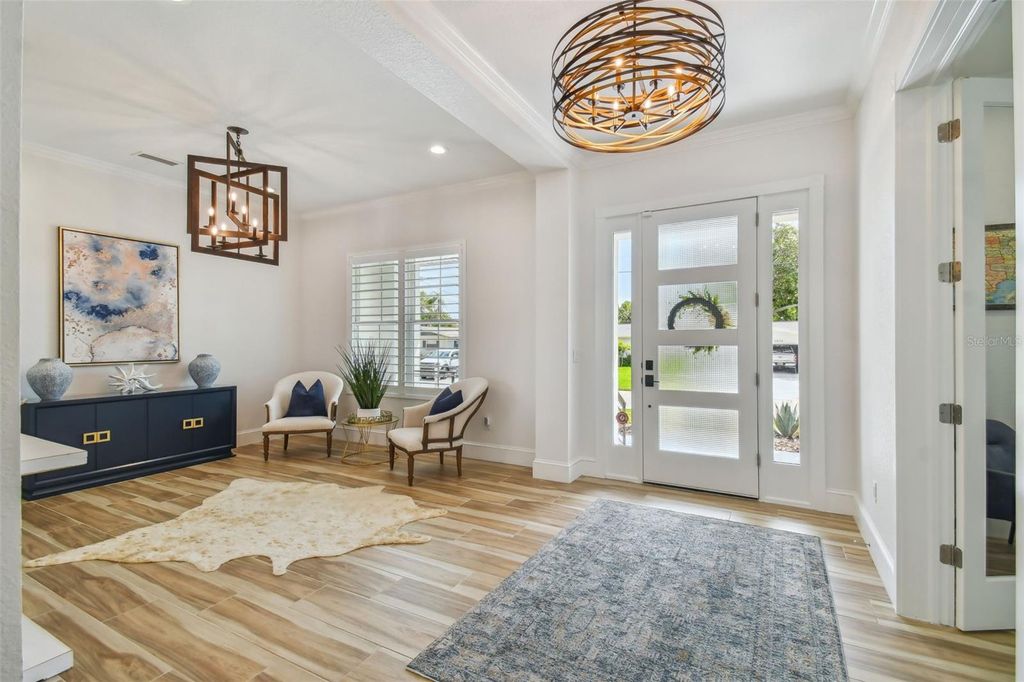 Image 6 of property listing at 4835 W BAY VILLA AVENUE, Tampa, FL 33611