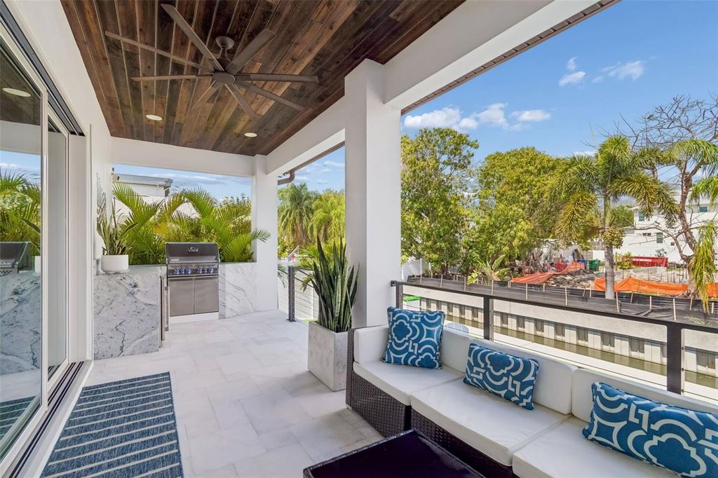 Image 54 of property listing at 4835 W BAY VILLA AVENUE, Tampa, FL 33611