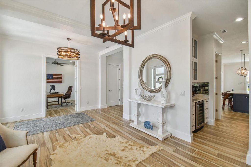 Image 7 of property listing at 4835 W BAY VILLA AVENUE, Tampa, FL 33611