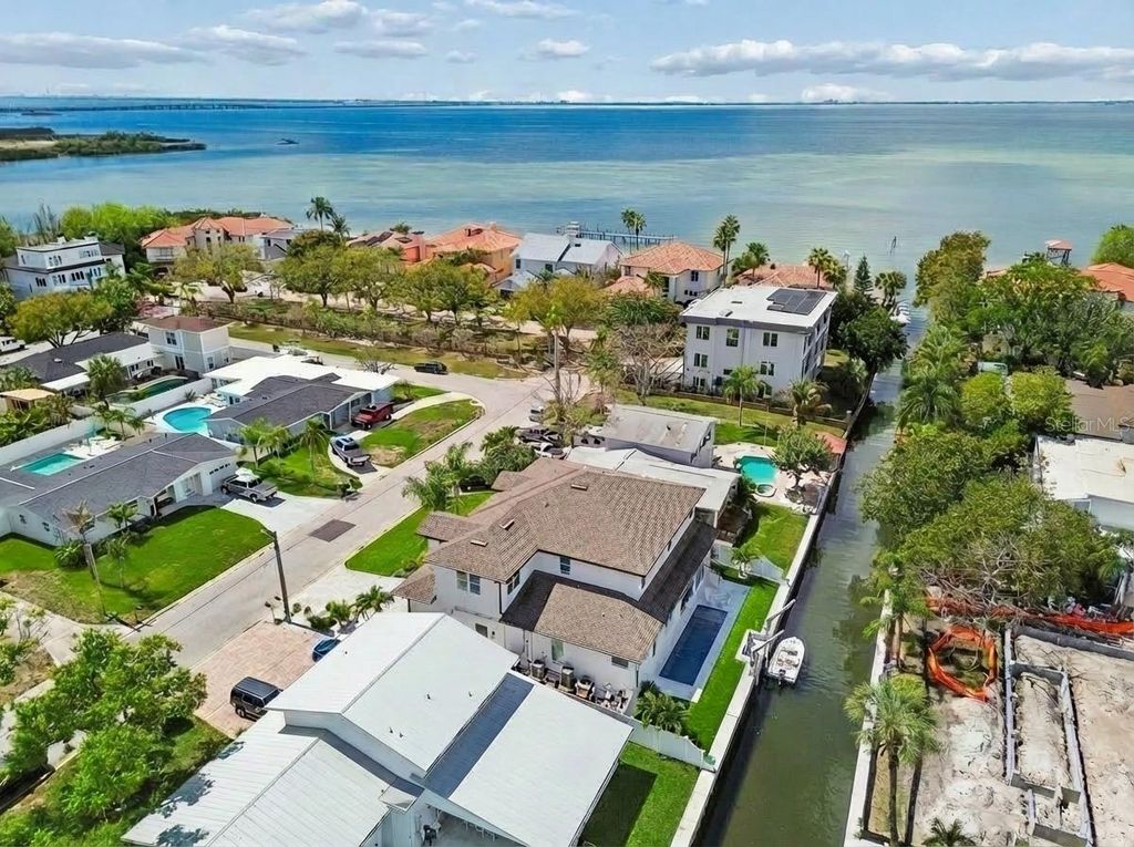 Image 62 of property listing at 4835 W BAY VILLA AVENUE, Tampa, FL 33611