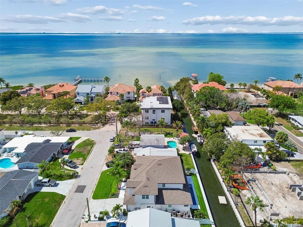 Image 65 of property listing at 4835 W BAY VILLA AVENUE, Tampa, FL 33611