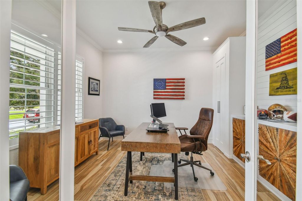 Image 8 of property listing at 4835 W BAY VILLA AVENUE, Tampa, FL 33611