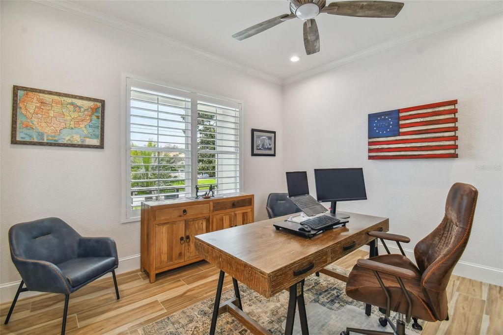 Image 9 of property listing at 4835 W BAY VILLA AVENUE, Tampa, FL 33611