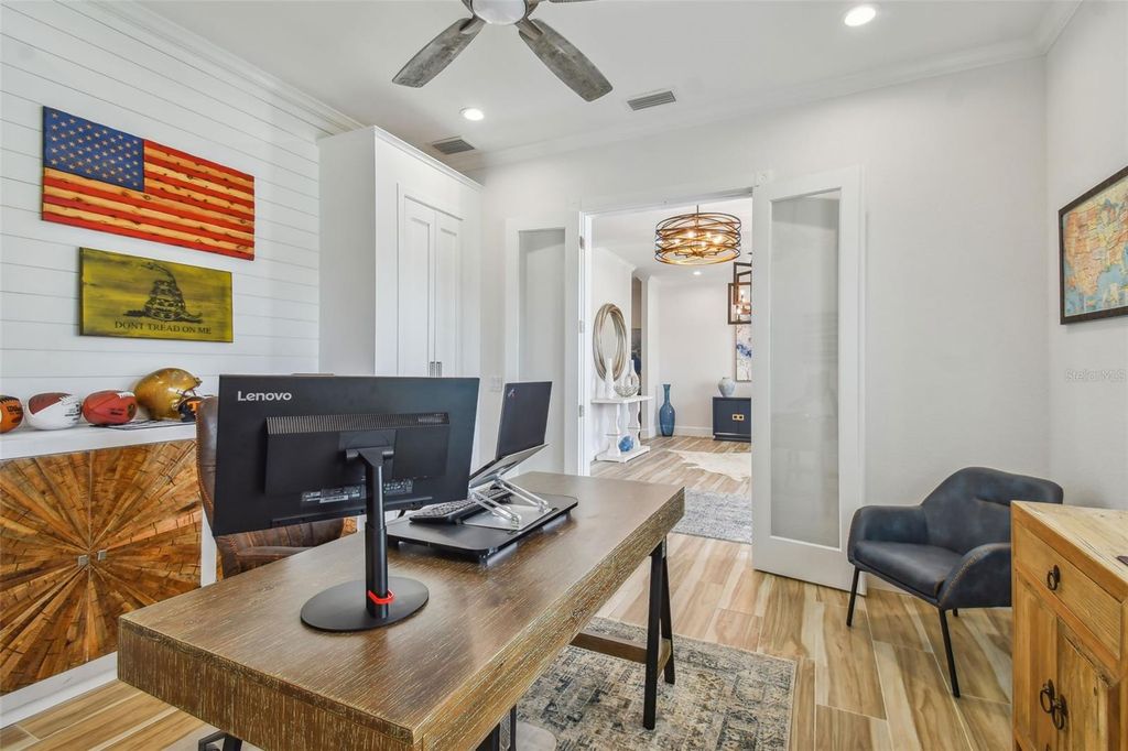 Image 10 of property listing at 4835 W BAY VILLA AVENUE, Tampa, FL 33611
