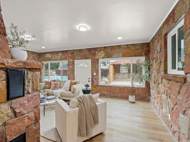 4933 E Tulare Street, Fresno, CA 93727