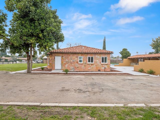 4933 E Tulare Street, Fresno, CA 93727