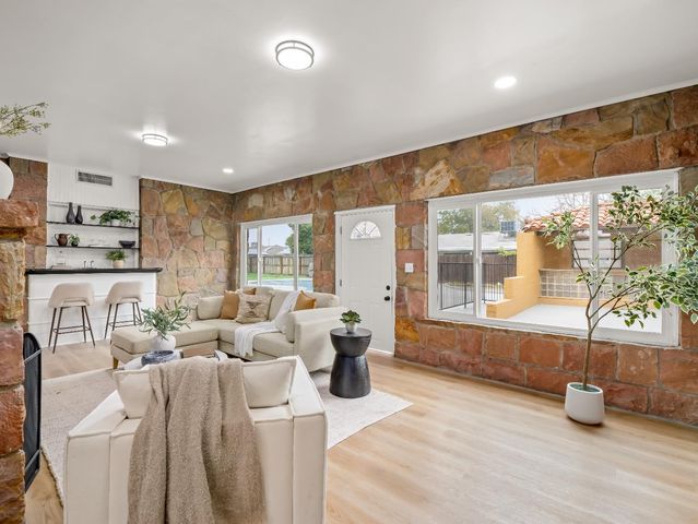 4933 E Tulare Street, Fresno, CA 93727