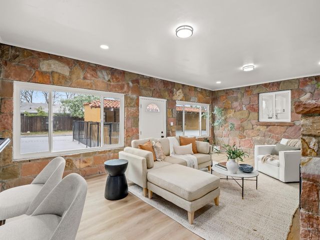 4933 E Tulare Street, Fresno, CA 93727