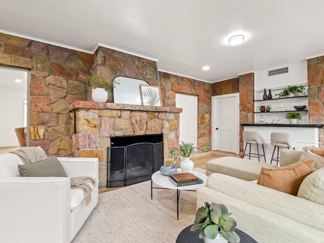 4933 E Tulare Street, Fresno, CA 93727