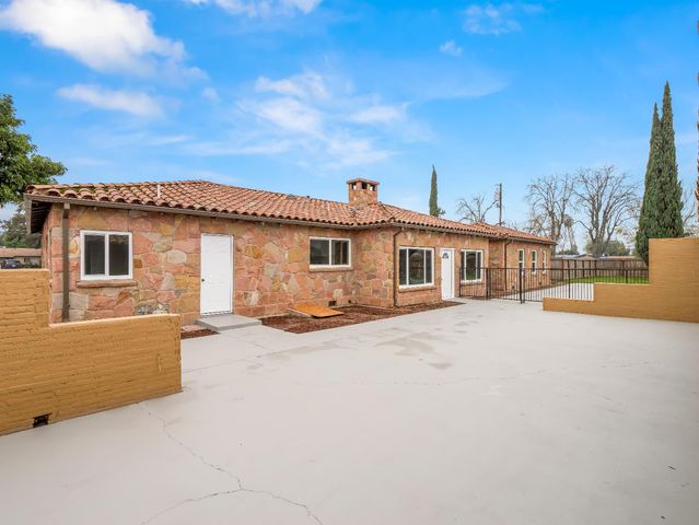 4933 E Tulare Street, Fresno, CA 93727