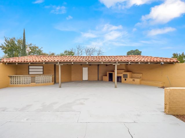 4933 E Tulare Street, Fresno, CA 93727