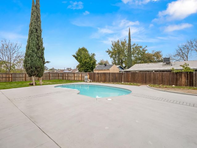 4933 E Tulare Street, Fresno, CA 93727