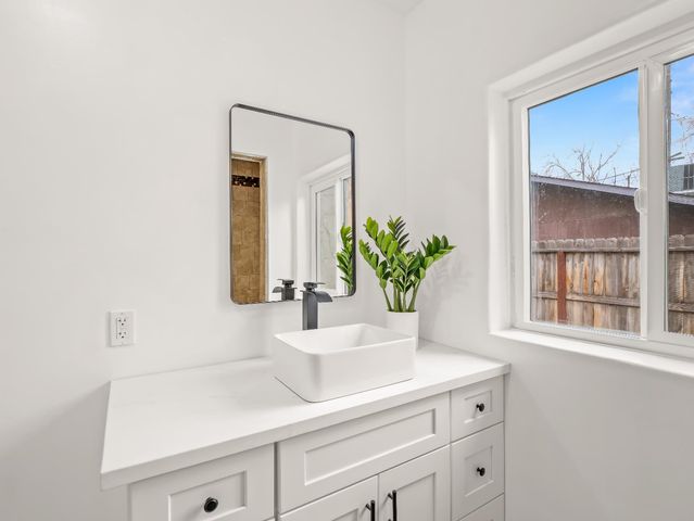 4933 E Tulare Street, Fresno, CA 93727