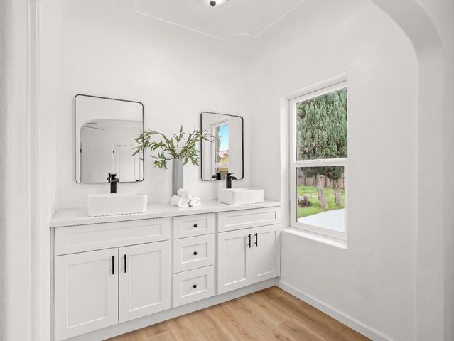 4933 E Tulare Street, Fresno, CA 93727