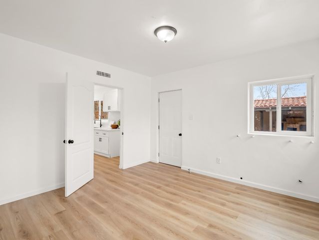 4933 E Tulare Street, Fresno, CA 93727