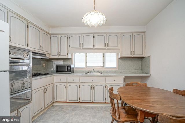 8828 FAIRFIELD ST, Philadelphia, PA 19152