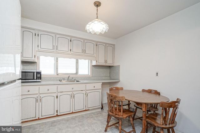 8828 FAIRFIELD ST, Philadelphia, PA 19152