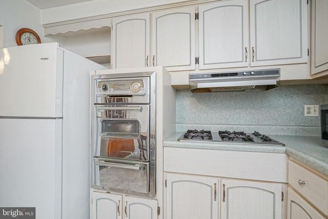 8828 FAIRFIELD ST, Philadelphia, PA 19152