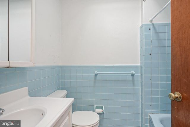 8828 FAIRFIELD ST, Philadelphia, PA 19152