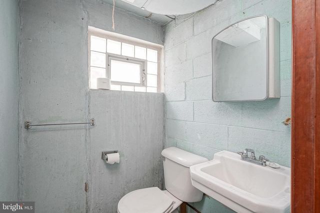 8828 FAIRFIELD ST, Philadelphia, PA 19152