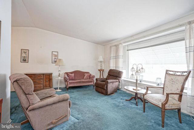 8828 FAIRFIELD ST, Philadelphia, PA 19152