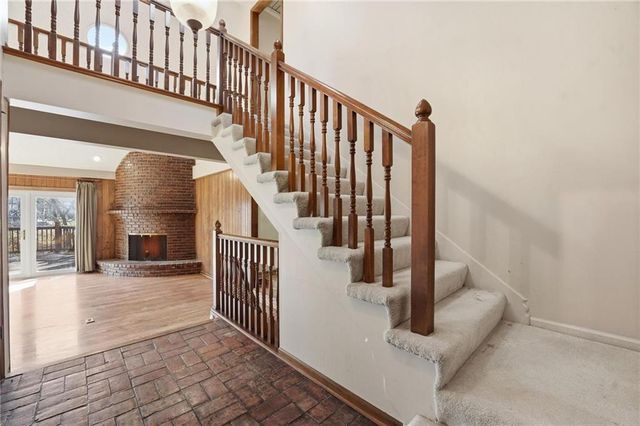 8505 Rosehill Road, Lenexa, KS 66215