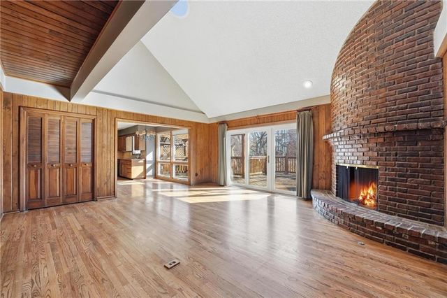 8505 Rosehill Road, Lenexa, KS 66215