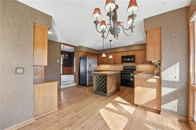 8505 Rosehill Road, Lenexa, KS 66215