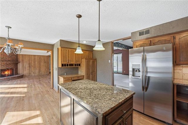 8505 Rosehill Road, Lenexa, KS 66215