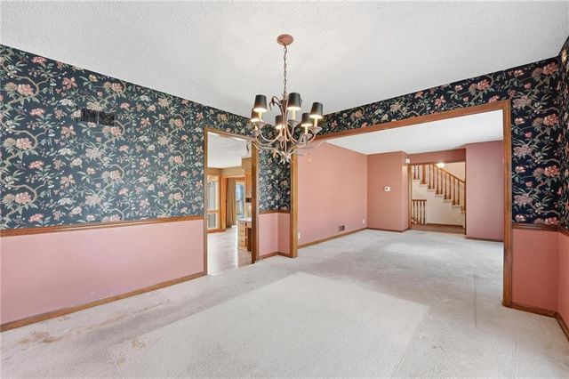 8505 Rosehill Road, Lenexa, KS 66215