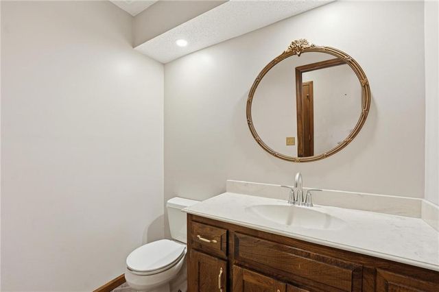 8505 Rosehill Road, Lenexa, KS 66215