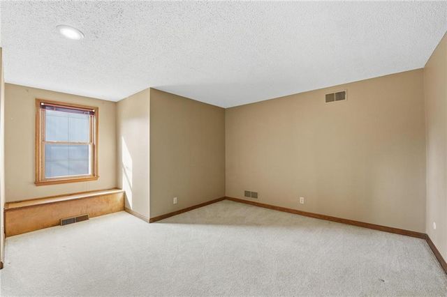 8505 Rosehill Road, Lenexa, KS 66215