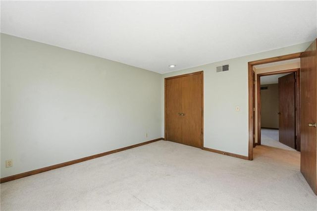 8505 Rosehill Road, Lenexa, KS 66215